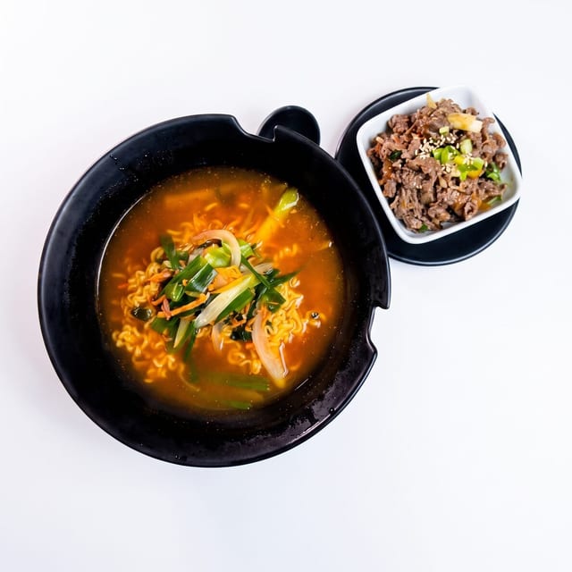 Korean Ramyun + Meat (8 oz).