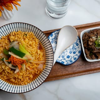 Korean Ramyun + Meat (8 oz)